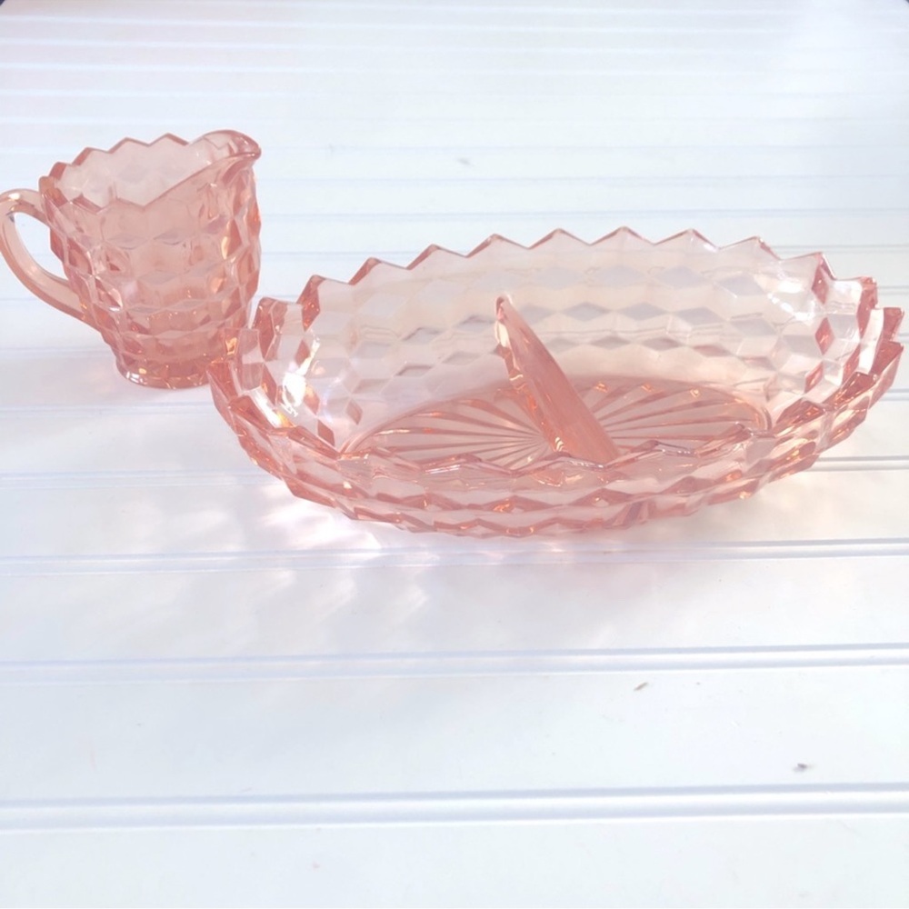 Vintage pink depression snack bowl and milk cream
Cup split bowl glassware - Picture 2 of 8